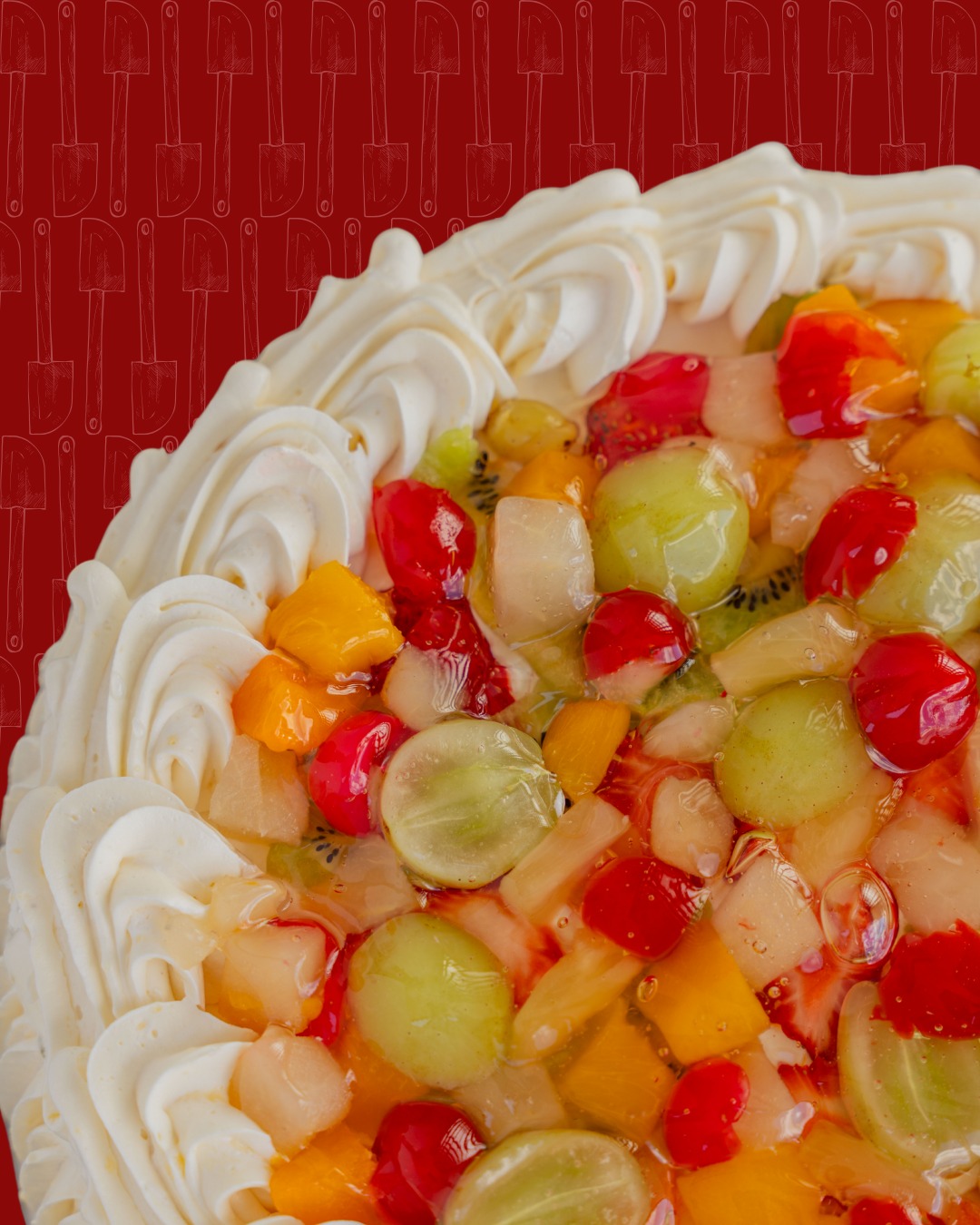 Pastel de frutas frescas en feed de Instagram